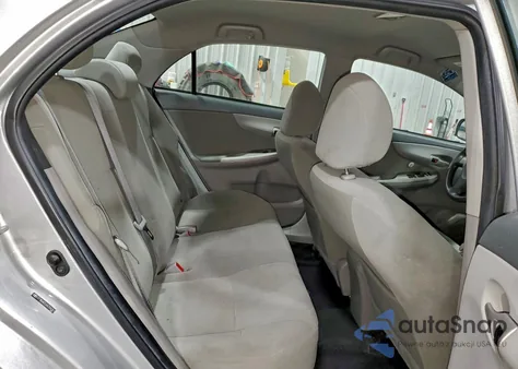 2010 Toyota Corolla Base z USA, uszkodzony, nr VIN 2T1BU4EE5AC256361